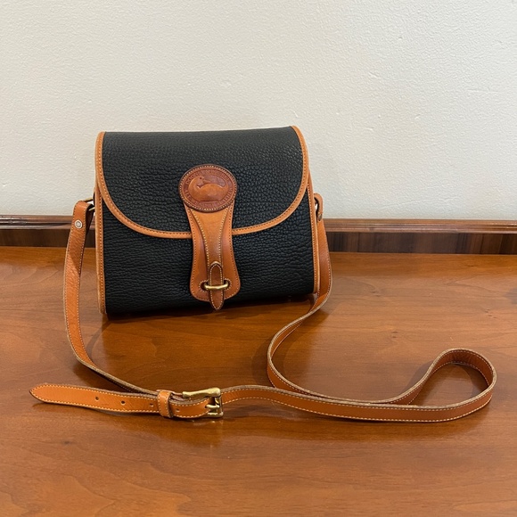 VTG 1990s Dooney & Bourke All Weather Leather Medium Essex Bag Black/Tan Trim - Picture 16 of 16